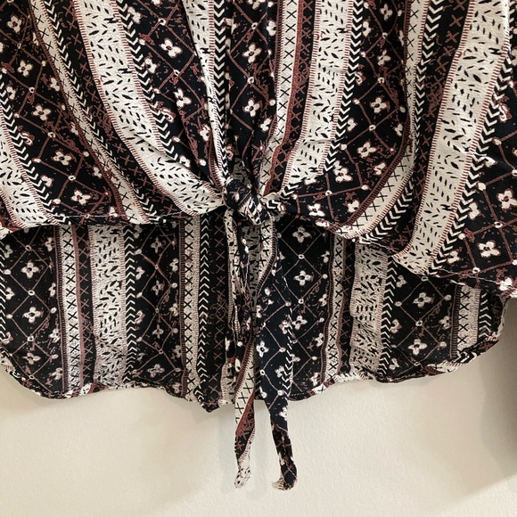 All in Favor Blouse Women Small Black Brown Paisley All Over Print Tie Front - Picture 4 of 6
